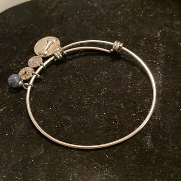 8” mixed metal silver tone adjustable bangle bracelet w/4 dog lover charms - Picture 8 of 16